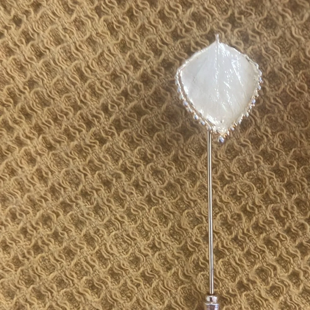 Elegant Leaf Brooch stick Pin